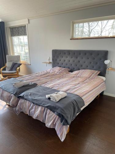 a bed with two towels on it in a bedroom at Gökboet in Broddetorp