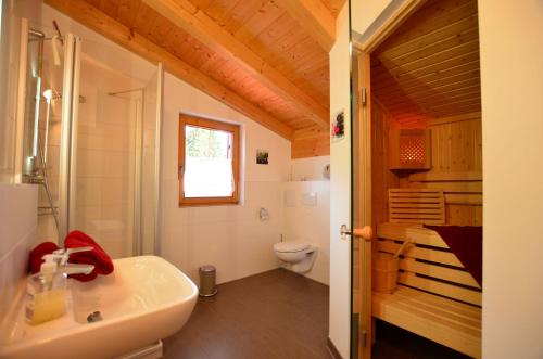 a bathroom with a sink and a toilet at Feriendorf Via Claudia Haus 58 Alpenliebe in Lechbruck