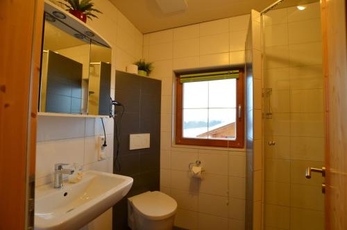 Ένα μπάνιο στο Feriendorf Via Claudia Haus 45 Claudia