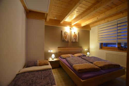 En eller flere senge i et værelse på Feriendorf Via Claudia Haus 99 Julia