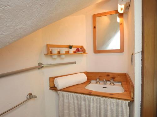 a bathroom with a sink and a mirror at [Ghigo di Prali] Ampio Chalet tra le Alpi in Ghigo