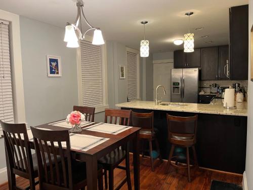 Logan Square LuxBnB – Photos 4