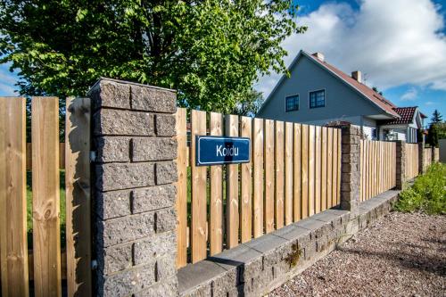 a sign on a fence in front of a house at Manni Homestay in Kuressaare
