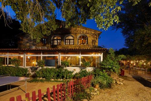 Un jardín fuera de B&B Mas Torrencito Pet Friendly