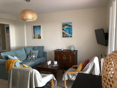 Χώρος καθιστικού στο Apartment Les Palmiers-3 by Interhome