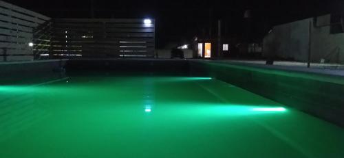 Bazén v ubytování Complejo cabañas el paraje nebo v jeho okolí