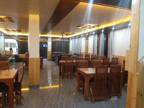 Gallery image of Tulip Flowing River View Hotel. in Shamshi