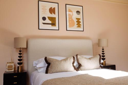 Cama o camas de una habitación en The Yard in Bath Hotel