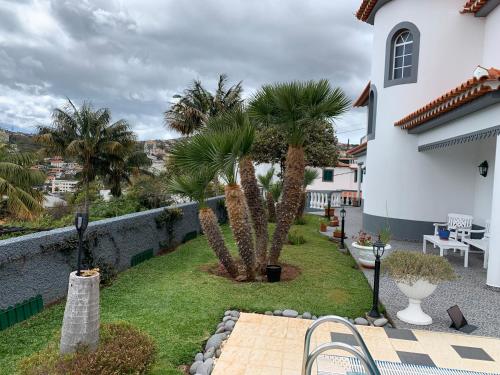 Modern Apartment Sleeps2 w Pool in Funchal