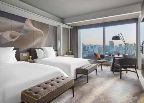 Letto o letti in una camera di Four Seasons Hotel Tokyo at Otemachi