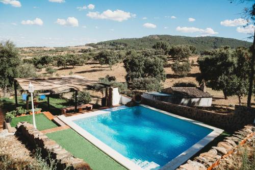 Výhled na bazén z ubytování Casa Rural El Zumacal nebo okolí