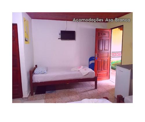  Pousada Asa Branca -  Chambre  photo :   Minibar    Shower    Safety deposit box                           