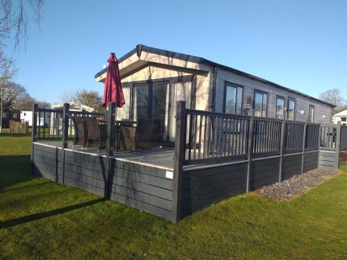 Superior 6 berth holiday home in Suffolk