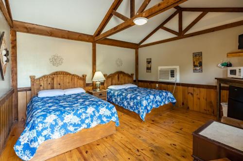 Ένα ή περισσότερα κρεβάτια σε δωμάτιο στο The Historic Leakey Inn