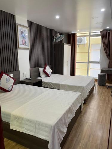 a hotel room with two beds in a room at Thu Hoai Hotel in Cat Ba