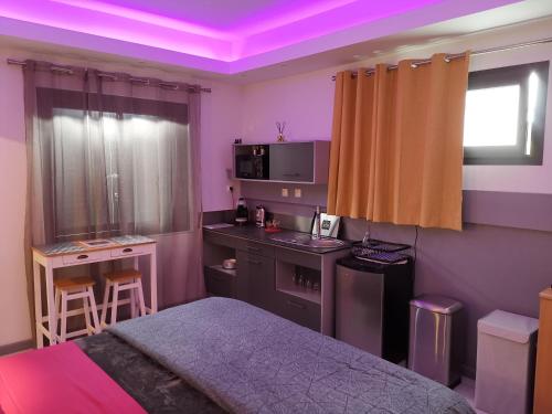 Kuchyň nebo kuchyňský kout v ubytování Hostal 170 Room 14 Service Appartement