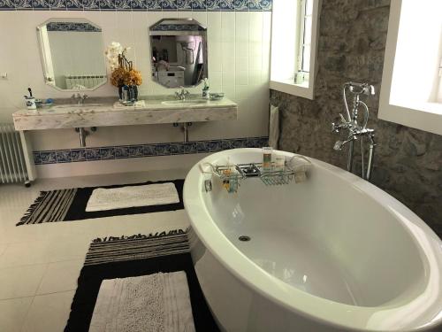 Bilik mandi di Villa-sleeps2-garden-private park