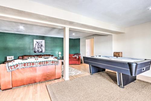 Galeriebild der Unterkunft Stargaze Lakefront Home with Deck, Boat Dock! in Camdenton