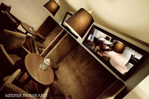 an overhead view of a living room with a table and chairs at Hotel Nowy Dwór Elizy blisko Sky Bridge in Długopole-Zdrój