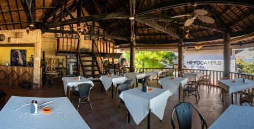 A restaurant or other place to eat at Hippocampus Beach Resort
