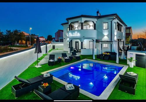 Villa White