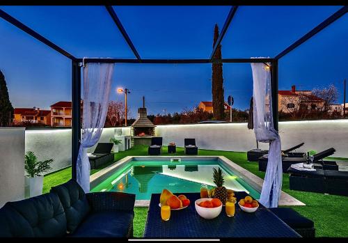 Villa White