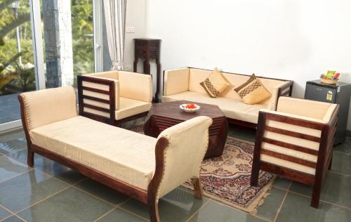 Posezení v ubytování Lal Bagh Resort Ranakpur - Step into the wild, Stay in luxury