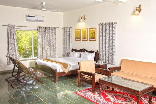 Postel nebo postele na pokoji v ubytování Lal Bagh Resort Ranakpur - Step into the wild, Stay in luxury