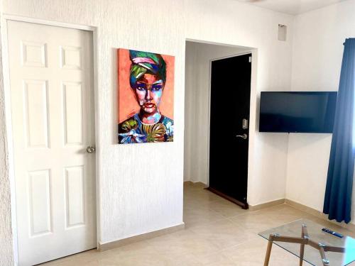 Una televisión o centro de entretenimiento en House in Frontemare by Los Olivos 134