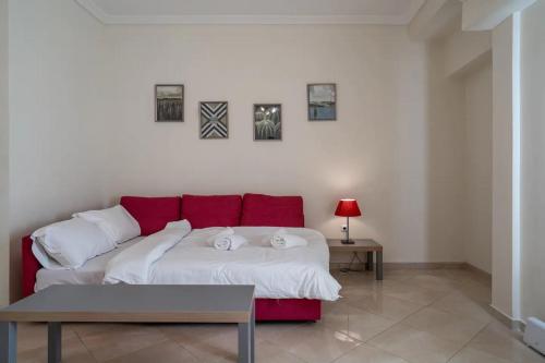 Lova arba lovos apgyvendinimo įstaigoje Fotomara sunny and colourful apartment with view