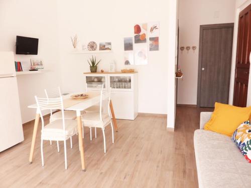 Kuchyň nebo kuchyňský kout v ubytování Casa Benny difronte al mare