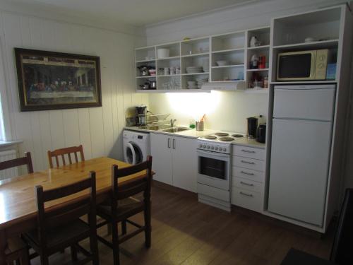 Η κουζίνα ή μικρή κουζίνα στο Guesthouse Sunnuhóll