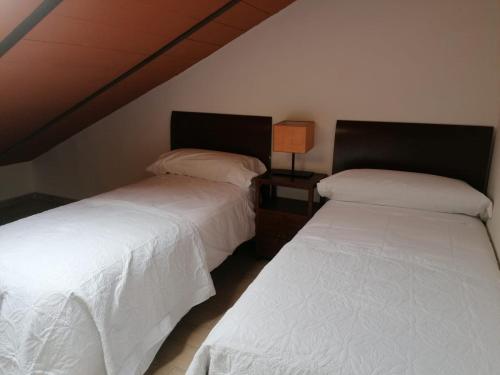 Postel nebo postele na pokoji v ubytování Vive Córdoba Apartamento Centro con buhardilla