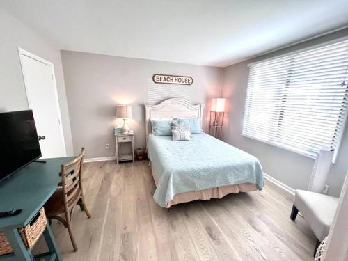 a bedroom with a bed and a desk and a bed sidx sidx sidx at New Pics! Harbour Town 3BR/3BA - Pool Access - Book Now in Hilton Head Island
