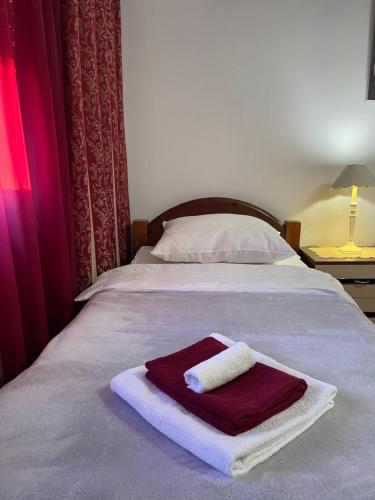 Ένα ή περισσότερα κρεβάτια σε δωμάτιο στο Apartman IVA, Donji Miholjac