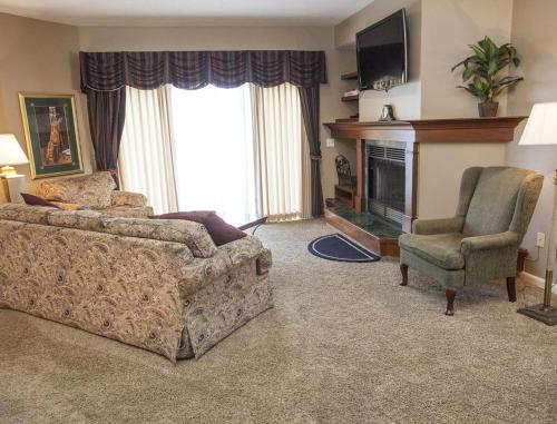 Stonebridge Village Condominiums #4 – Photos 4