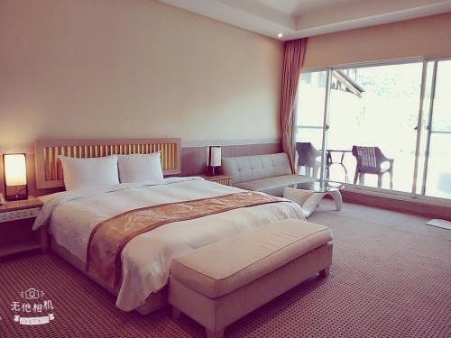 Postel nebo postele na pokoji v ubytování Mi Jing Garden Spring Resort