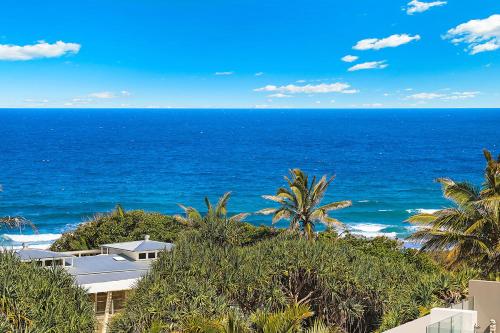 a beach with a view of the ocean at Andari Holiday Apartments in Sunshine Beach