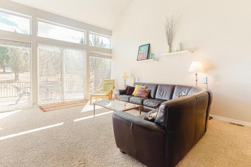 Village Loop Townhome – Photos 2