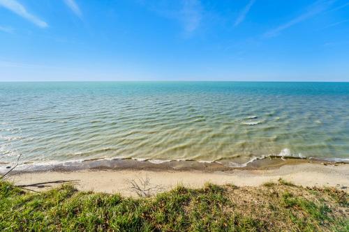 Cherry Lighthouse On The Lake – Photos 4