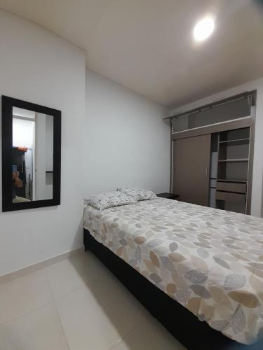A bed or beds in a room at Apartaestudio Cartagena