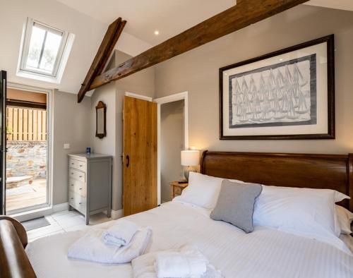 En eller flere senge i et værelse på Mino Cottage