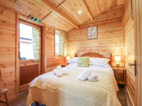 Ένα ή περισσότερα κρεβάτια σε δωμάτιο στο Buttercup Lodge