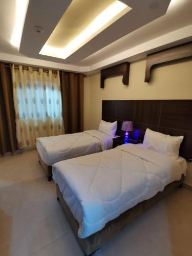 Postel nebo postele na pokoji v ubytování Nice View Hotel فندق الأطلالة الجميلة للعائلات فقط