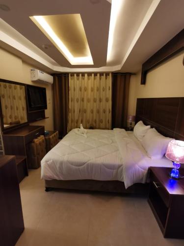 Postel nebo postele na pokoji v ubytování Nice View Hotel فندق الأطلالة الجميلة للعائلات فقط