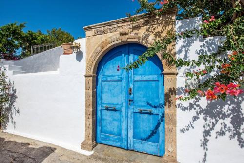 Фотография из галереи Alykes Beachside Stylish Villas with Private Pool South Rhodes в Лакании
