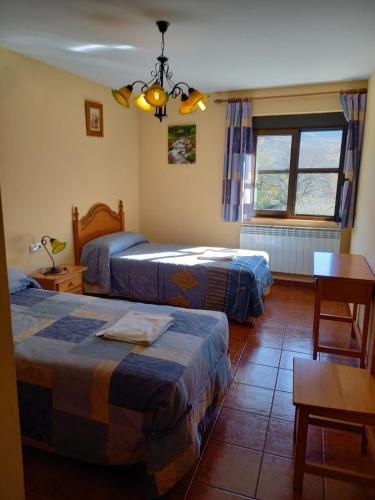 A bed or beds in a room at Casa Rural La Cerra