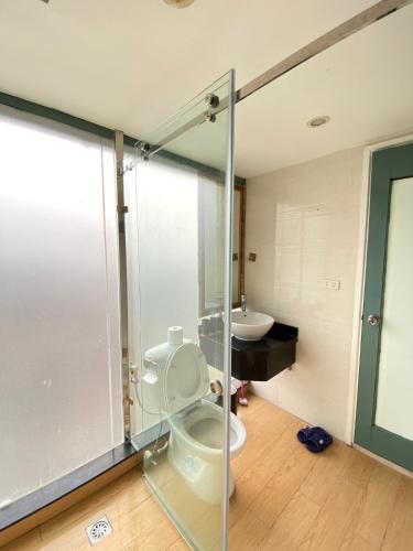 a bathroom with a toilet and a sink at Libré Homestay in Hanoi