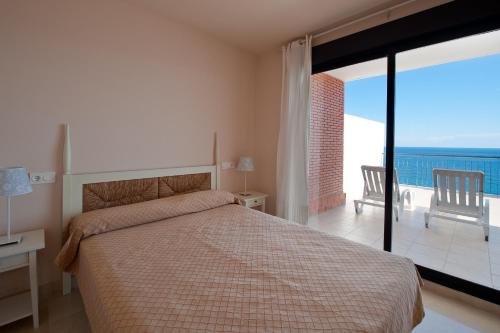 Postel nebo postele na pokoji v ubytování Apartamento de 2 dormitorios vista mar con parking