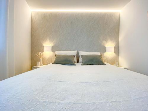AMAZING SEA VIEWS - The Wave, Brand new apartment